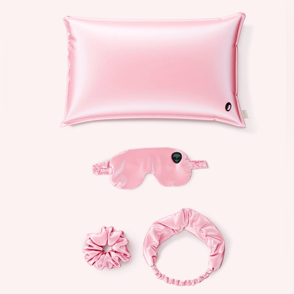 2 - Truly Beauty Bonne Nuit Beaute Satin Sleep Set
Anti-Wrinkle Satin Sleep Set